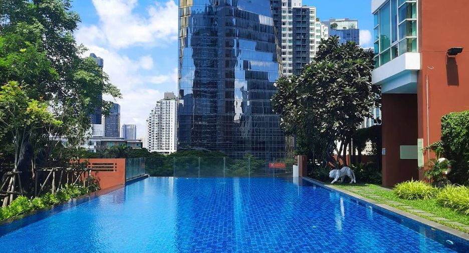 For rent 2 bedrooms condo in Khlong Toei, Bangkok