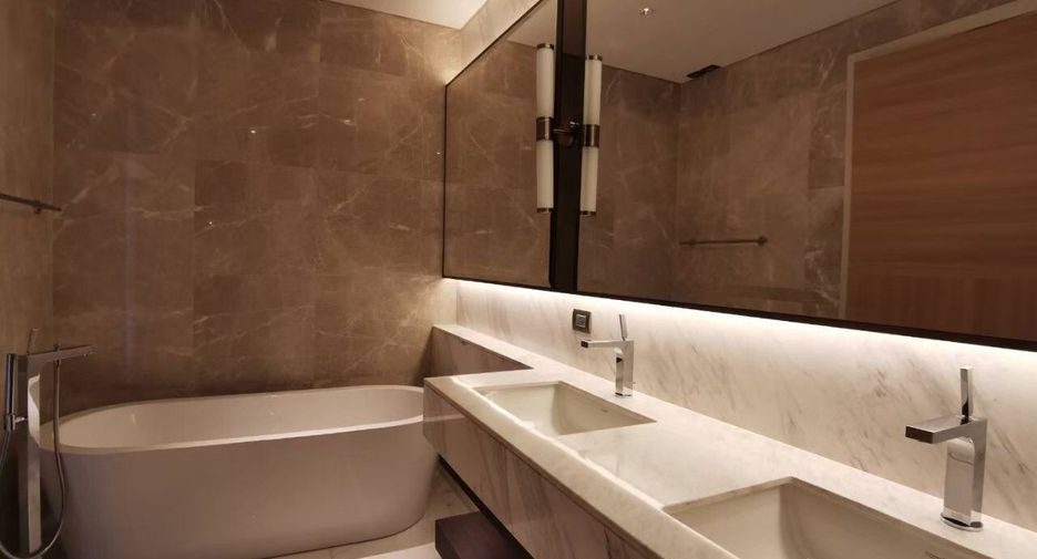 Condo en alquiler de 2 habitaciones en Pathum Wan, Bangkok