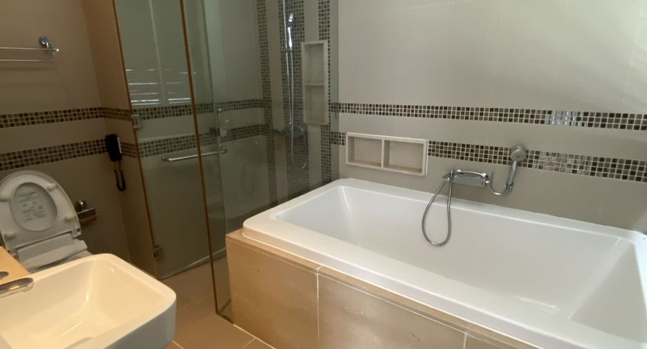 Apartamento en alquiler de 3 habitaciones en Watthana, Bangkok