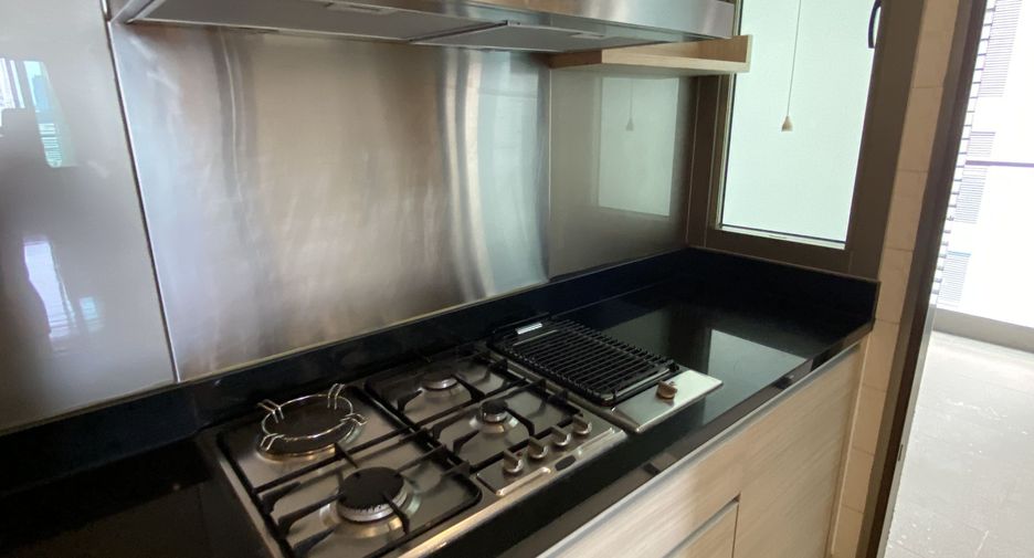 Apartamento en alquiler de 3 habitaciones en Watthana, Bangkok