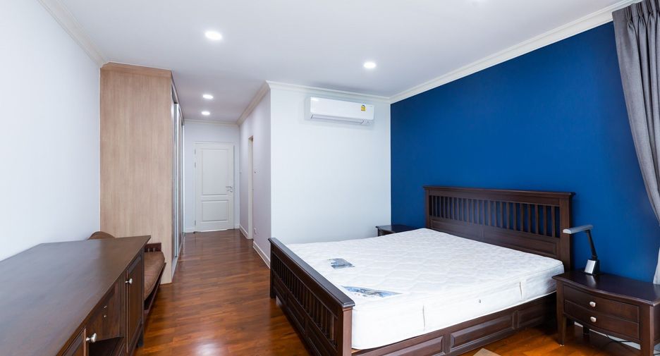 For rent 3 bedrooms condo in Khlong Toei, Bangkok