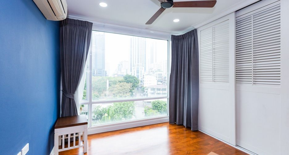 For rent 3 bedrooms condo in Khlong Toei, Bangkok
