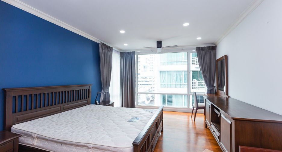 For rent 3 bedrooms condo in Khlong Toei, Bangkok