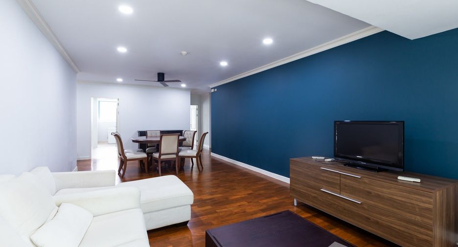 For rent 3 bedrooms condo in Khlong Toei, Bangkok