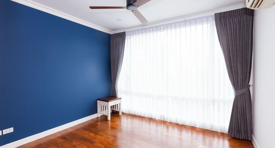 For rent 3 bedrooms condo in Khlong Toei, Bangkok