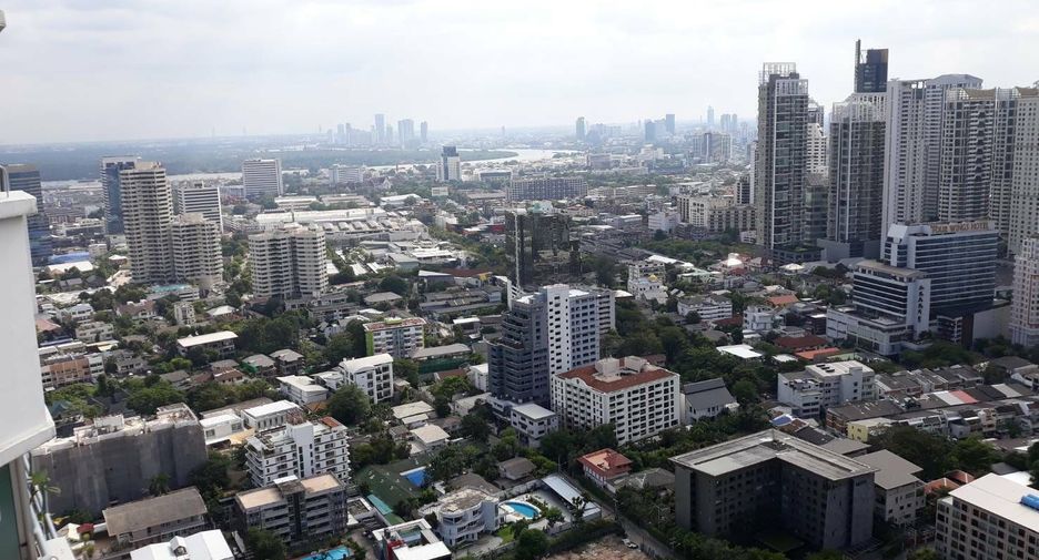 For rent studio condo in Khlong Toei, Bangkok