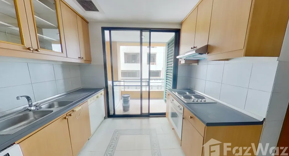 For rent 3 bedrooms condo in Pathum Wan, Bangkok