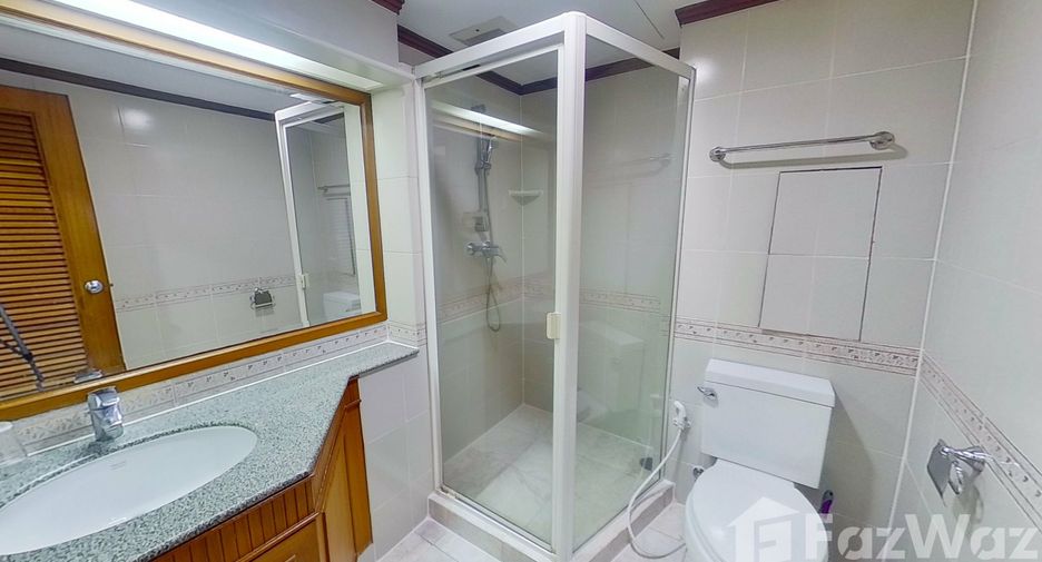 For rent 3 bedrooms condo in Pathum Wan, Bangkok