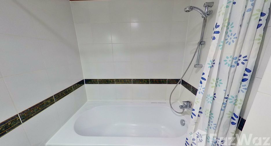 For rent 3 bedrooms condo in Pathum Wan, Bangkok
