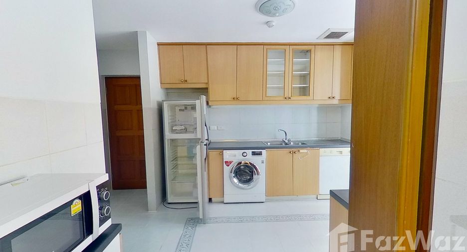 For rent 3 bedrooms condo in Pathum Wan, Bangkok