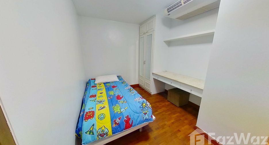 For rent 3 bedrooms condo in Pathum Wan, Bangkok