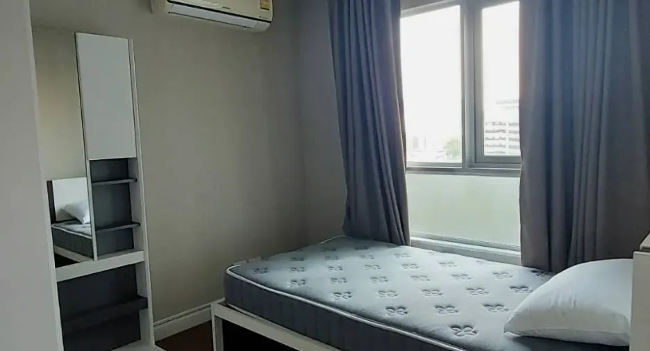 Condo en alquiler de 5 habitaciones en Huai Khwang, Bangkok