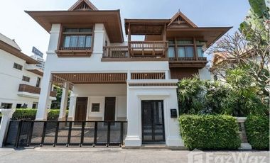 À louer 4 chambres maison à Yan Nawa, Bangkok