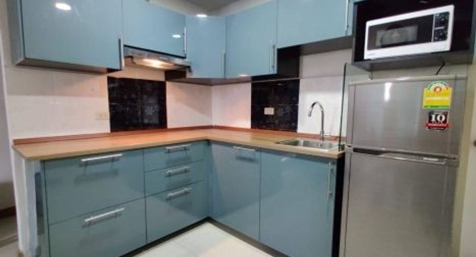 For rent 2 bedrooms condo in Huai Khwang, Bangkok