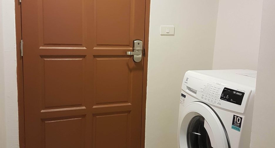 For rent 2 bedrooms condo in Huai Khwang, Bangkok