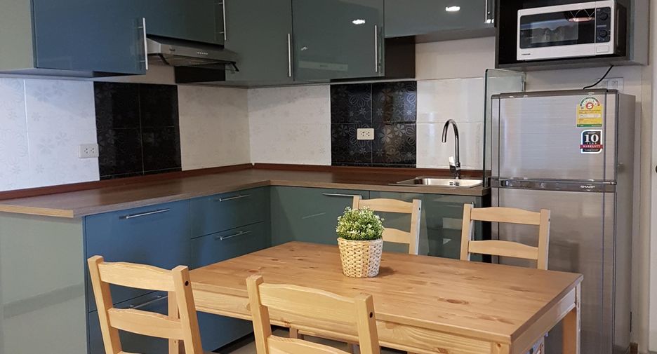 For rent 2 bedrooms condo in Huai Khwang, Bangkok