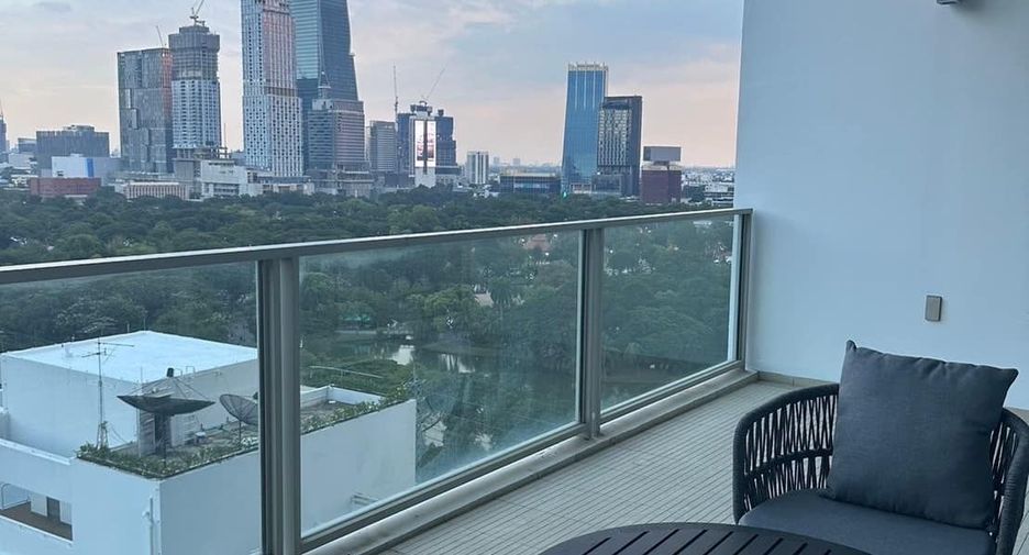 For rent 3 bedrooms condo in Pathum Wan, Bangkok