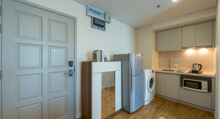For rent 2 bedrooms condo in Yan Nawa, Bangkok