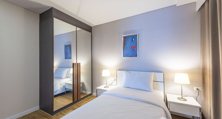For rent 2 bedrooms condo in Yan Nawa, Bangkok