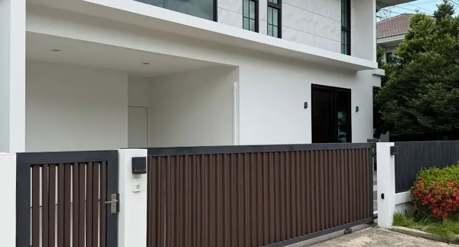 出租 3 卧室 独立屋 在 Lat Krabang, 曼谷