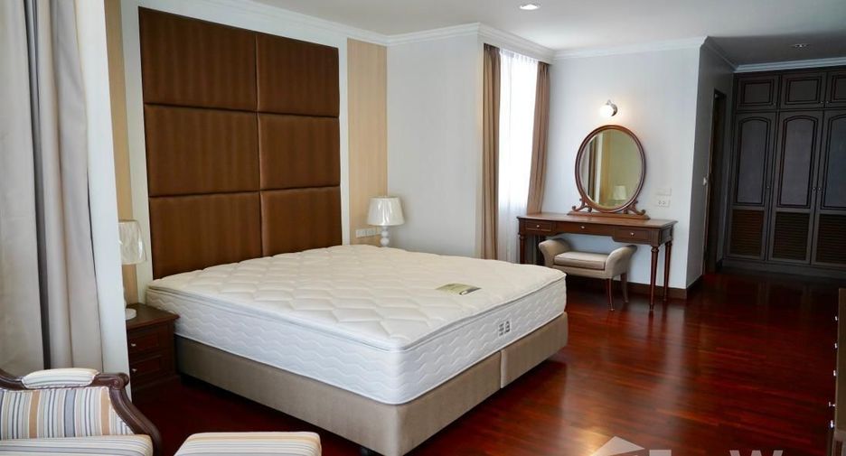 For rent 3 bedrooms condo in Khlong Toei, Bangkok
