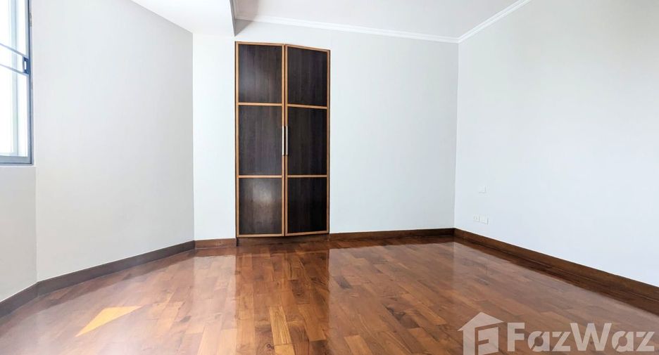 For rent 3 bedrooms condo in Sathon, Bangkok