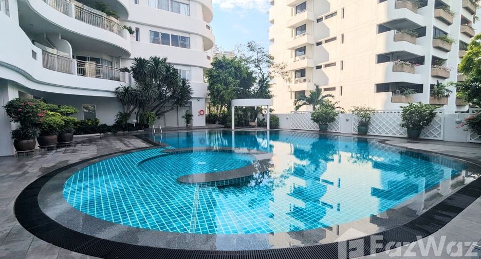 For rent 3 bedrooms condo in Sathon, Bangkok