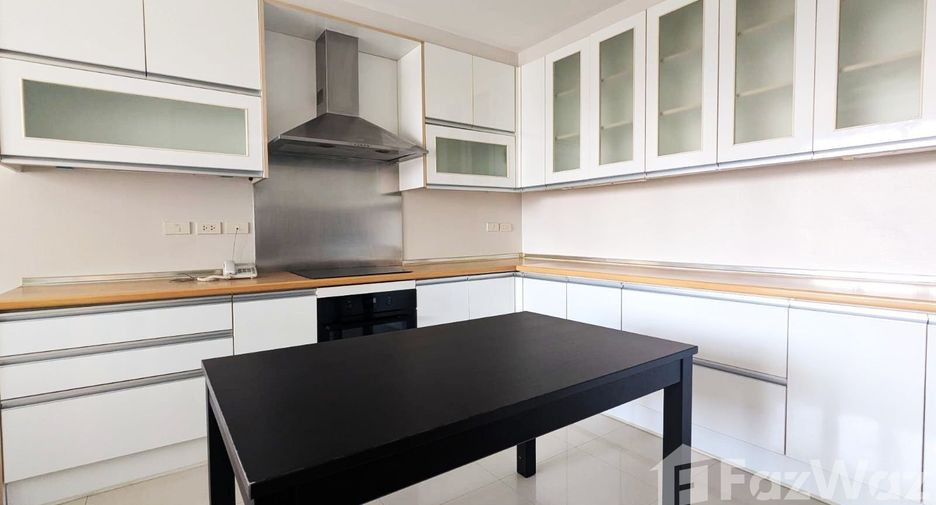 For rent 3 bedrooms condo in Sathon, Bangkok