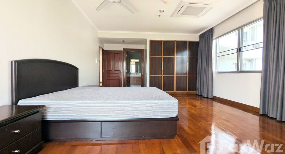 For rent 3 bedrooms condo in Sathon, Bangkok