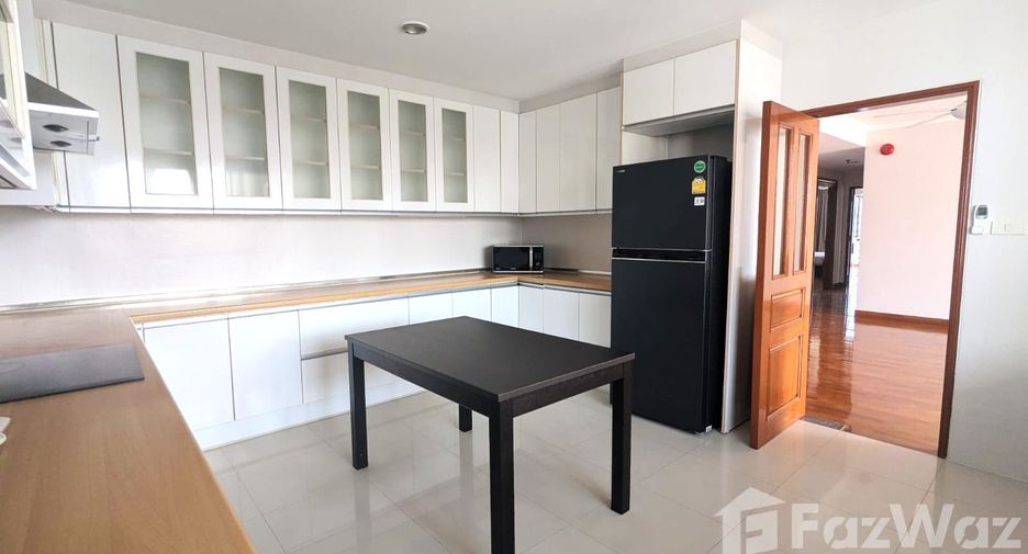 For rent 3 bedrooms condo in Sathon, Bangkok