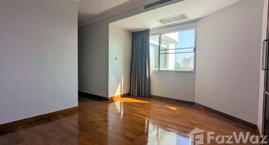 For rent 3 bedrooms condo in Sathon, Bangkok