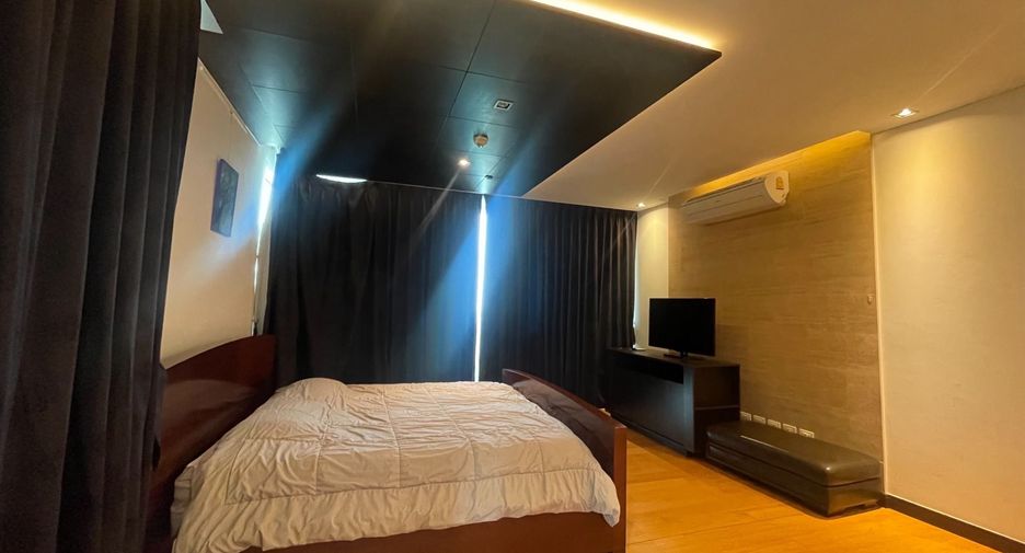 For rent 3 bedrooms condo in Khlong Toei, Bangkok