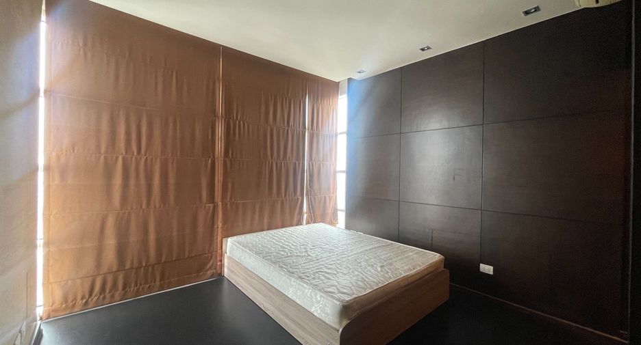 For rent 3 bedrooms condo in Khlong Toei, Bangkok