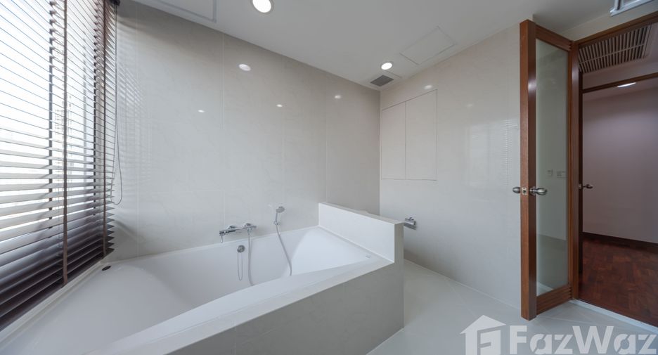 For rent 5 bedrooms apartment in Khlong Toei, Bangkok