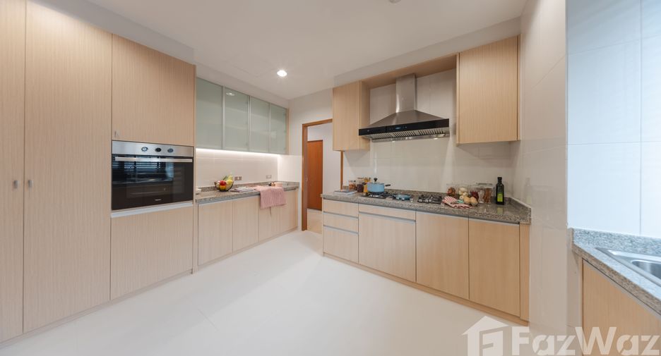 For rent 5 bedrooms apartment in Khlong Toei, Bangkok