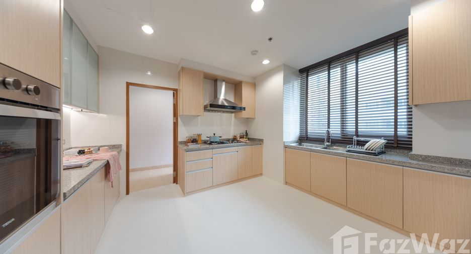 For rent 5 bedrooms apartment in Khlong Toei, Bangkok