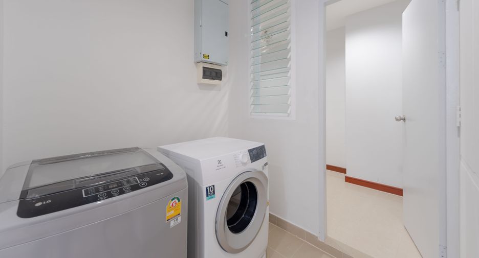 For rent 5 bedrooms apartment in Khlong Toei, Bangkok