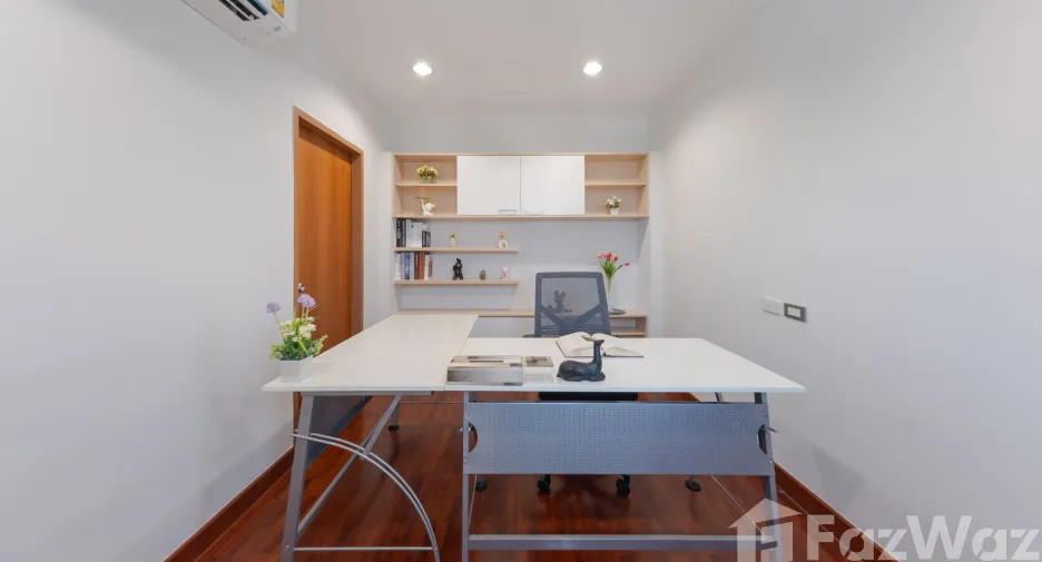 For rent 5 bedrooms apartment in Khlong Toei, Bangkok