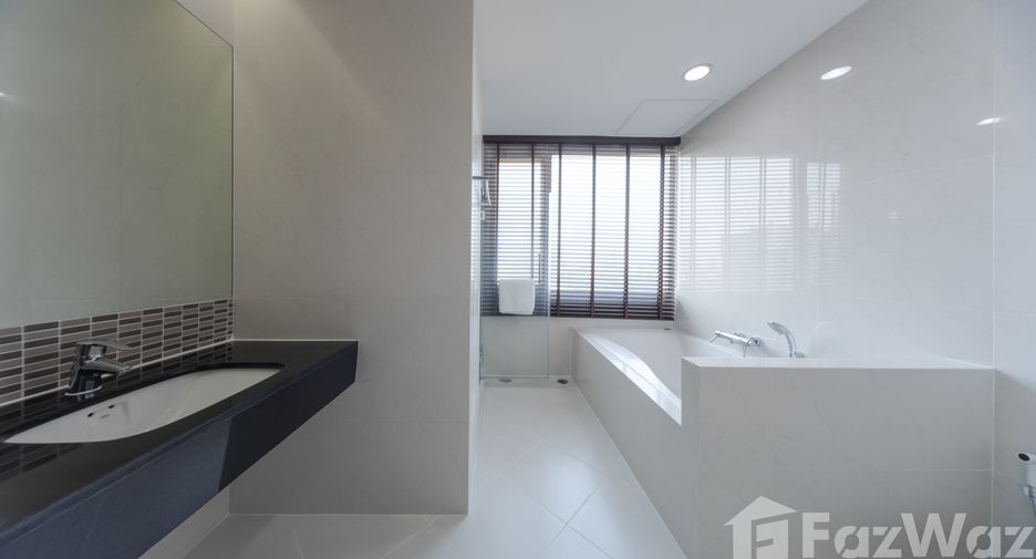For rent 5 bedrooms apartment in Khlong Toei, Bangkok