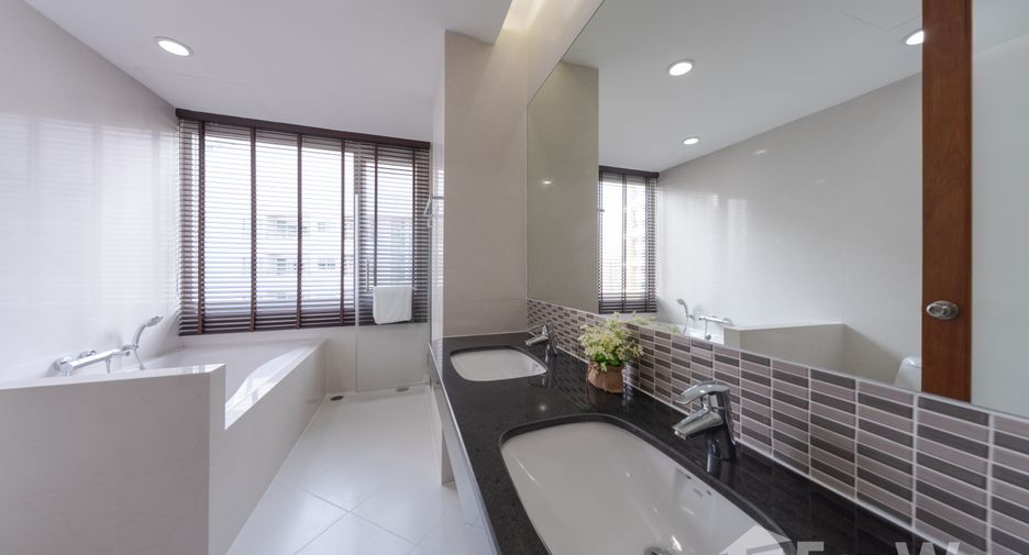 For rent 5 bedrooms apartment in Khlong Toei, Bangkok