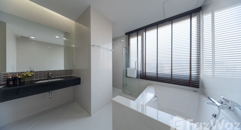 For rent 5 bedrooms apartment in Khlong Toei, Bangkok