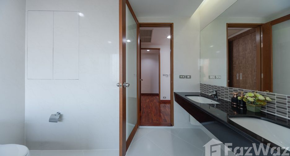 For rent 5 bedrooms apartment in Khlong Toei, Bangkok
