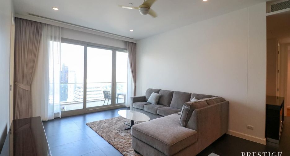 For rent 3 bedrooms condo in Pathum Wan, Bangkok