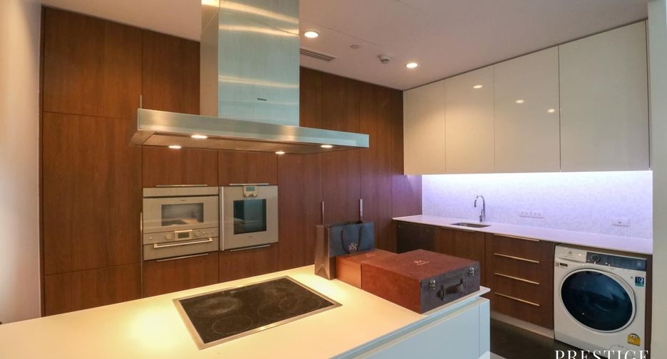 For rent 3 bedrooms condo in Pathum Wan, Bangkok