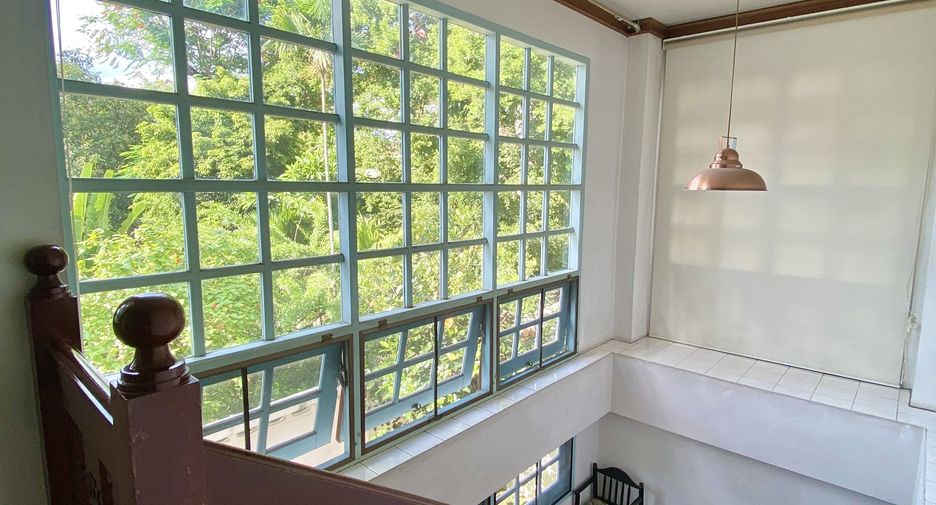 Haus zur Miete mit 4 Zimmer in Watthana, Bangkok