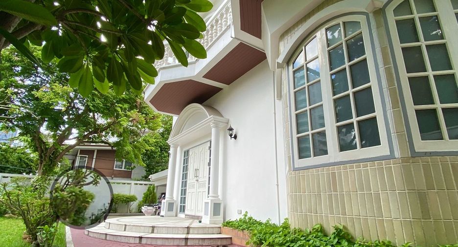 Haus zur Miete mit 4 Zimmer in Watthana, Bangkok