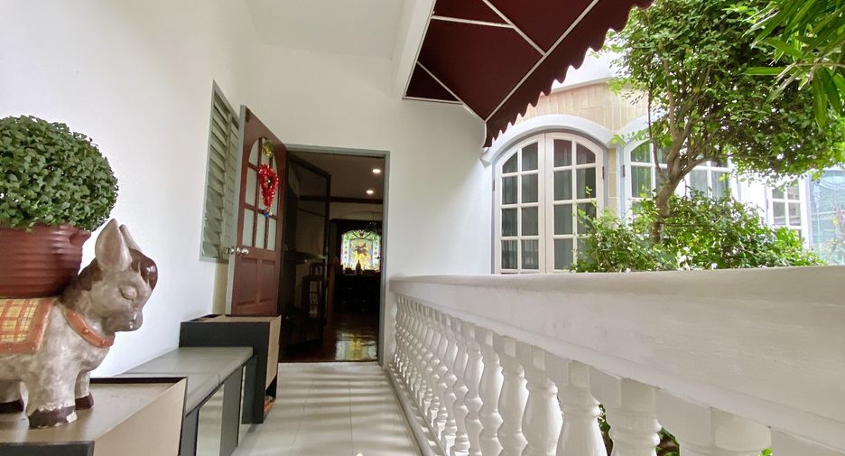 Haus zur Miete mit 4 Zimmer in Watthana, Bangkok