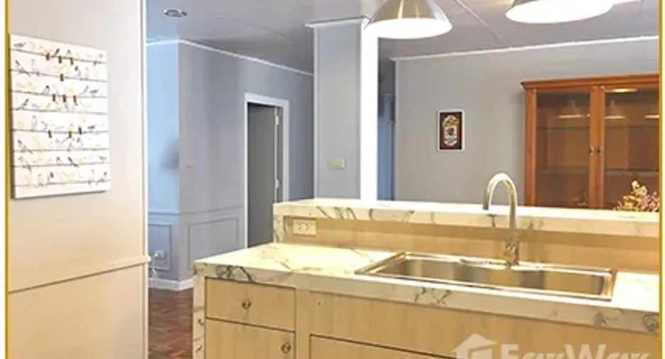 For rent 4 bedrooms apartment in Watthana, Bangkok