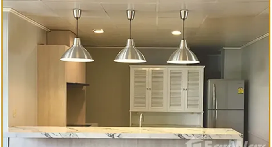 For rent 4 bedrooms apartment in Watthana, Bangkok