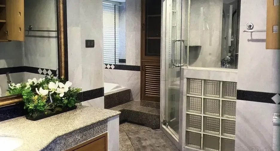Wohnung zur Miete mit 3 Zimmer in Watthana, Bangkok